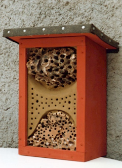 Wildbienenhotel Beispiel